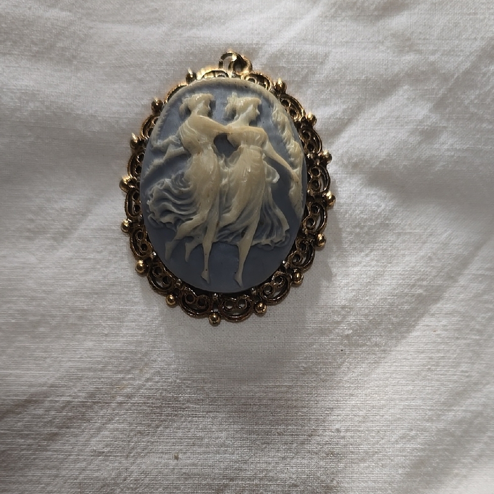 Vintage Cameo Pendant with Gold Trim